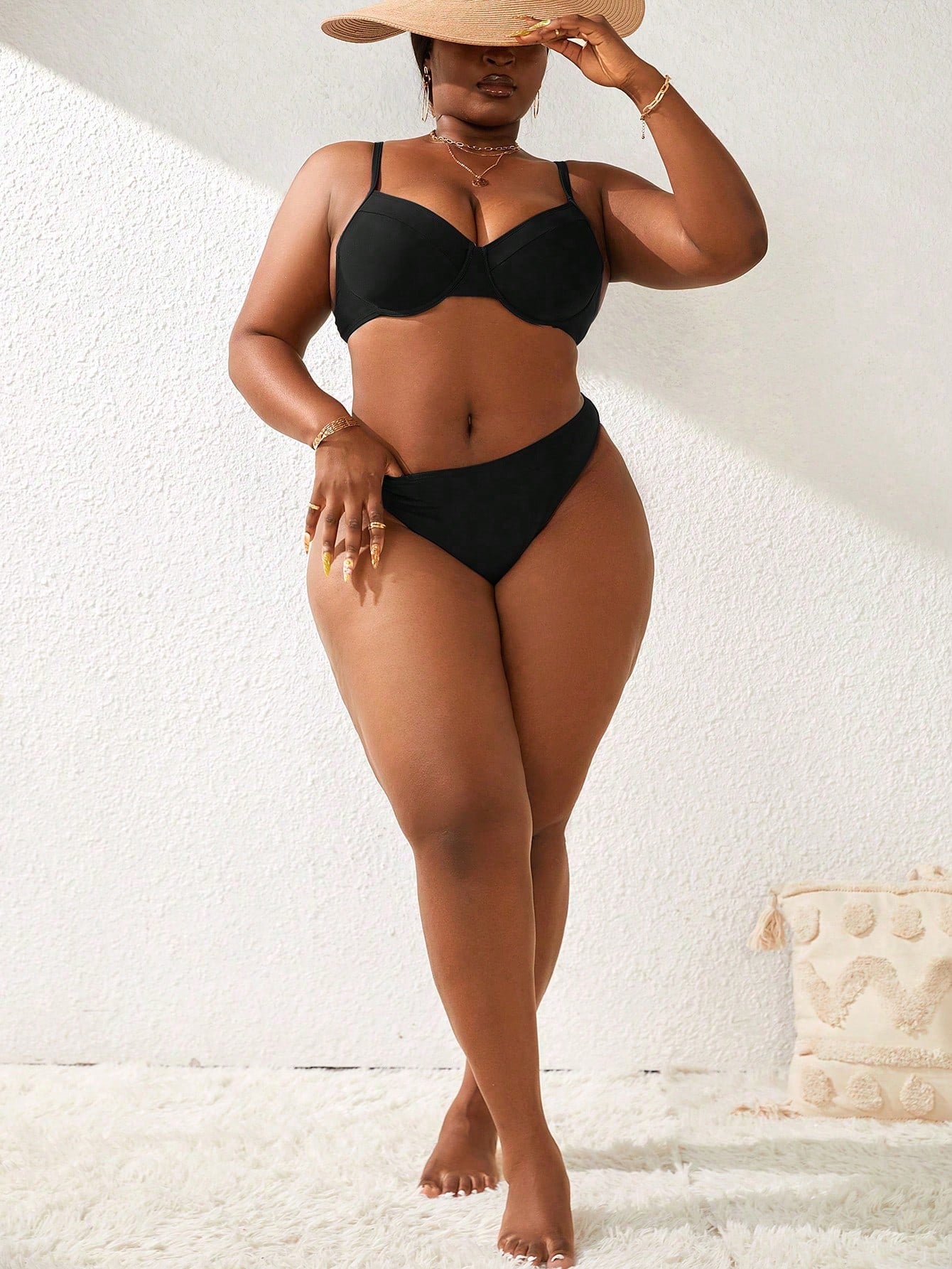 Biquíni Plus Size- Elegância Minimalista para o Verão
