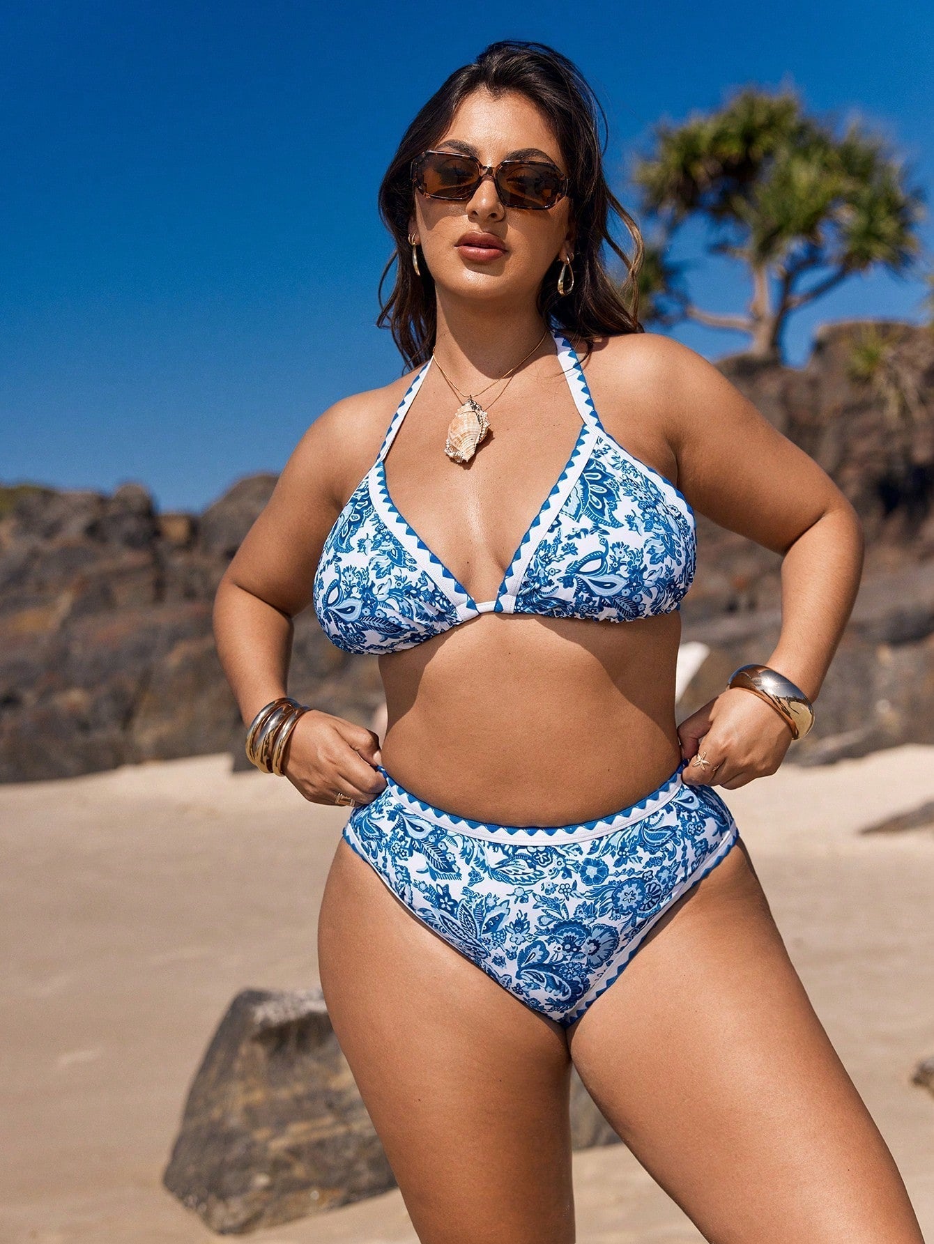 Biquíni Plus Size Azul com Amarração nas Costas