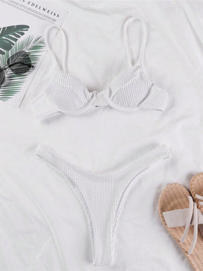 Biquíni Sensual Listrado com Sutiã Push-up e Corte Alto