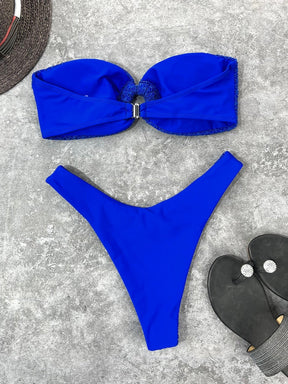 Biquíni com Sutiã Bandeau e Corte Alto