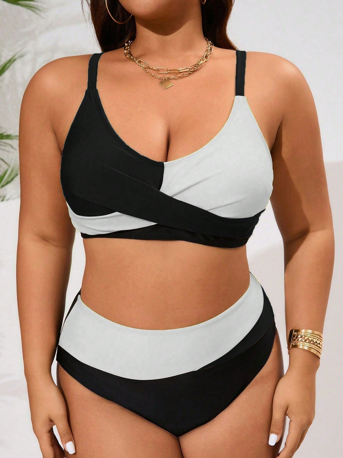 Biquíni Plus Size - Estilo com Blocos de Cor